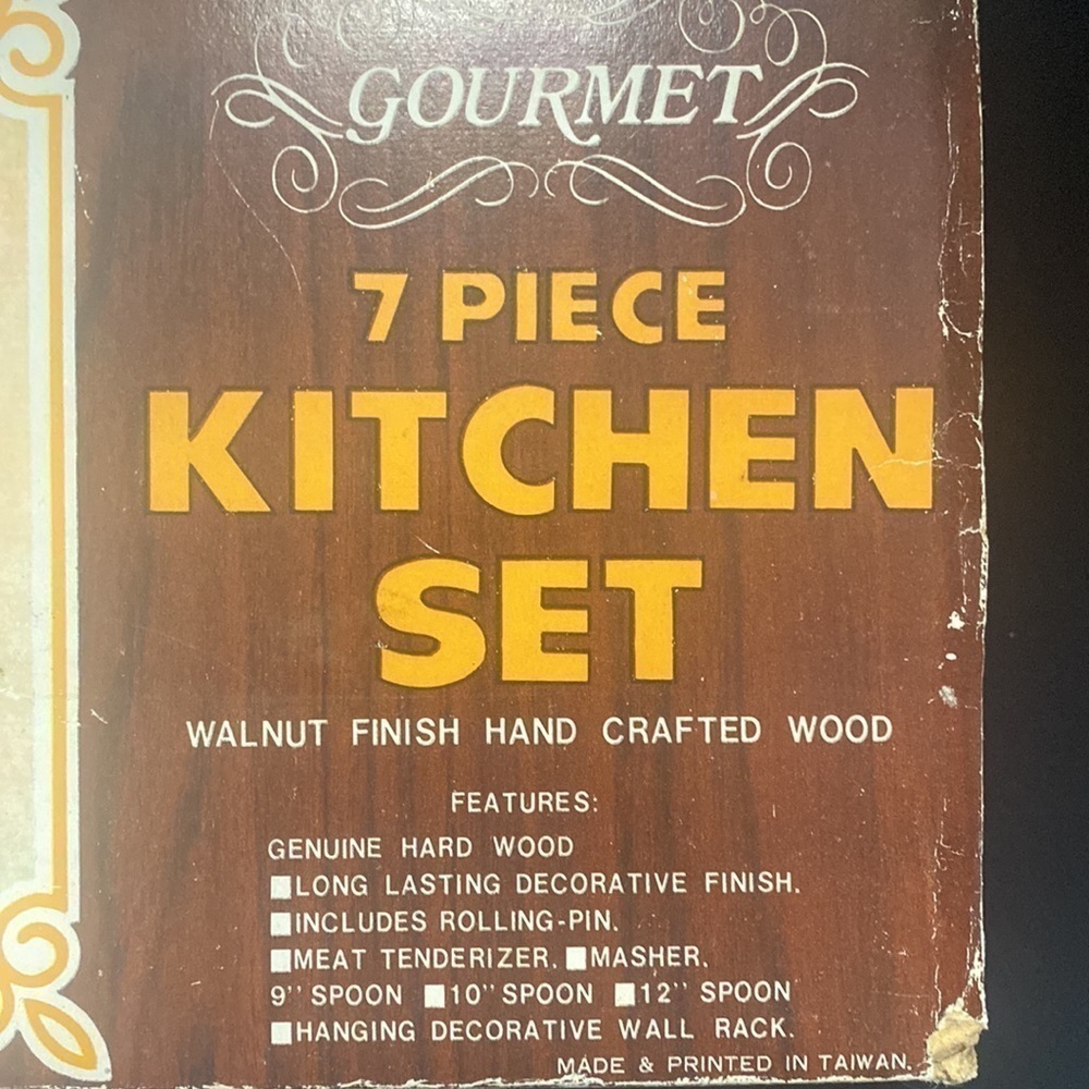 GOURMET 7 PIECE KITCHEN SET
WALNUT FINISH HAND CRAFTED WOOD
GENUINE HARD WOOD - Picture 3 of 15